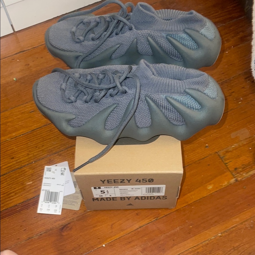 Adidas mens Yeezy 450